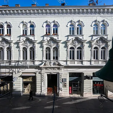 Modern And Design Near Cathedral Apartment