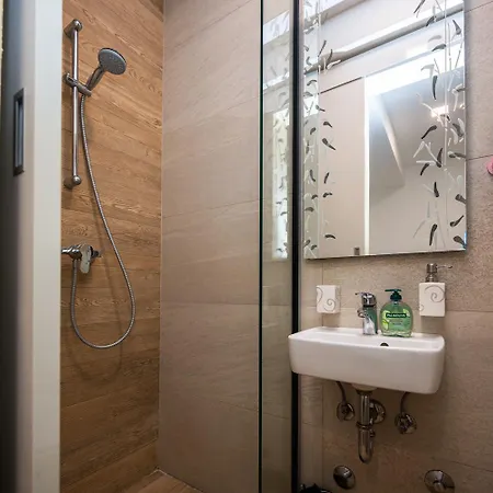 Modern And Design Near Cathedral דירה *