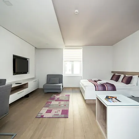 Modern And Design Near Cathedral * סראייבו