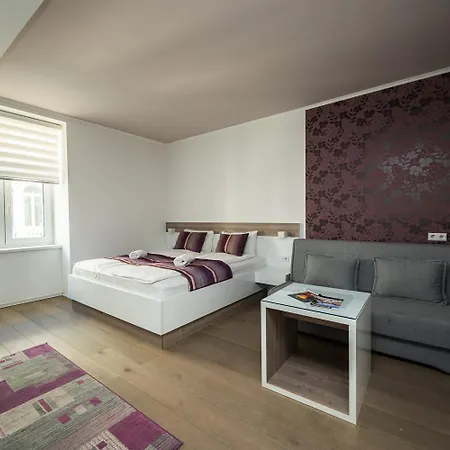 Modern And Design Near Cathedral * סראייבו