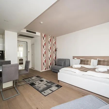 Modern And Design Near Cathedral Apartment *